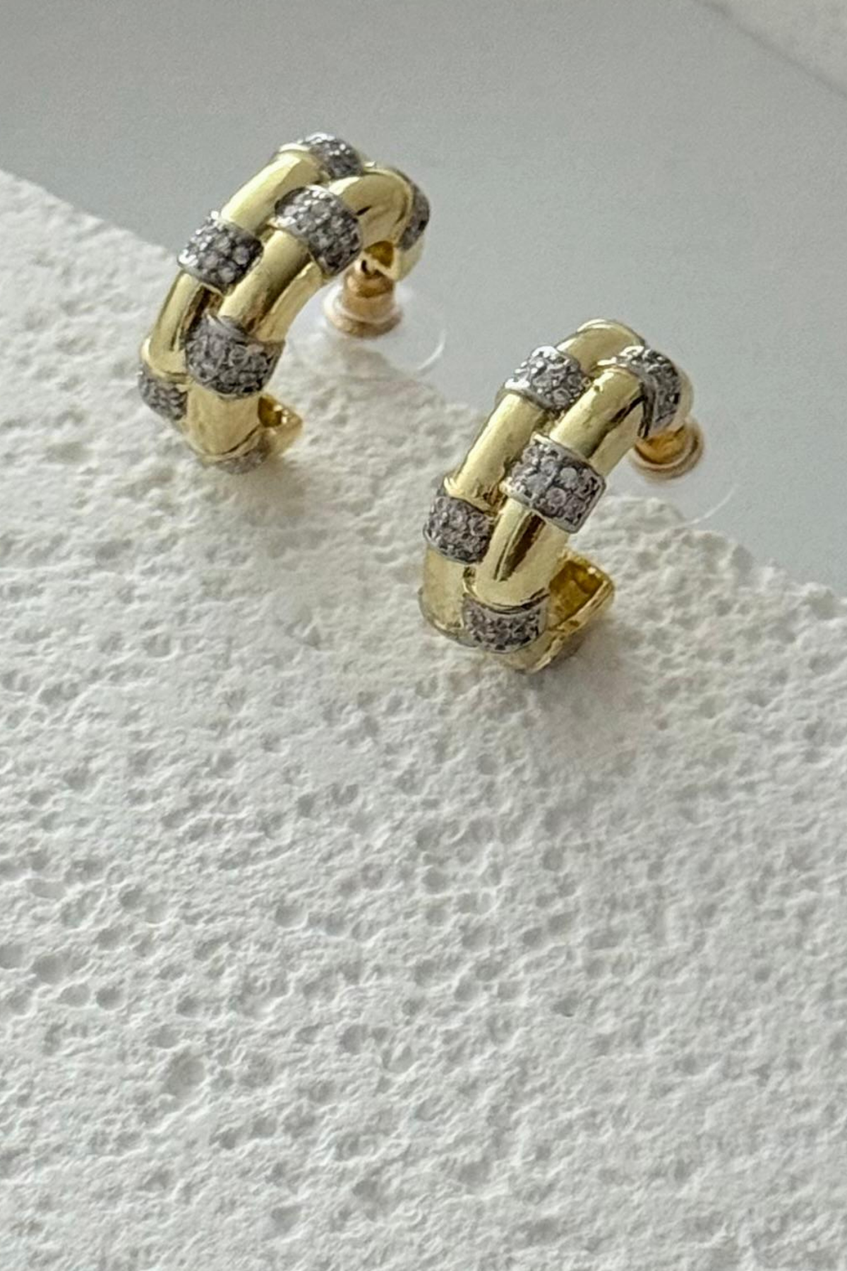 MY ACCESSORIES Minimal Zircon Detail Brand Earrings